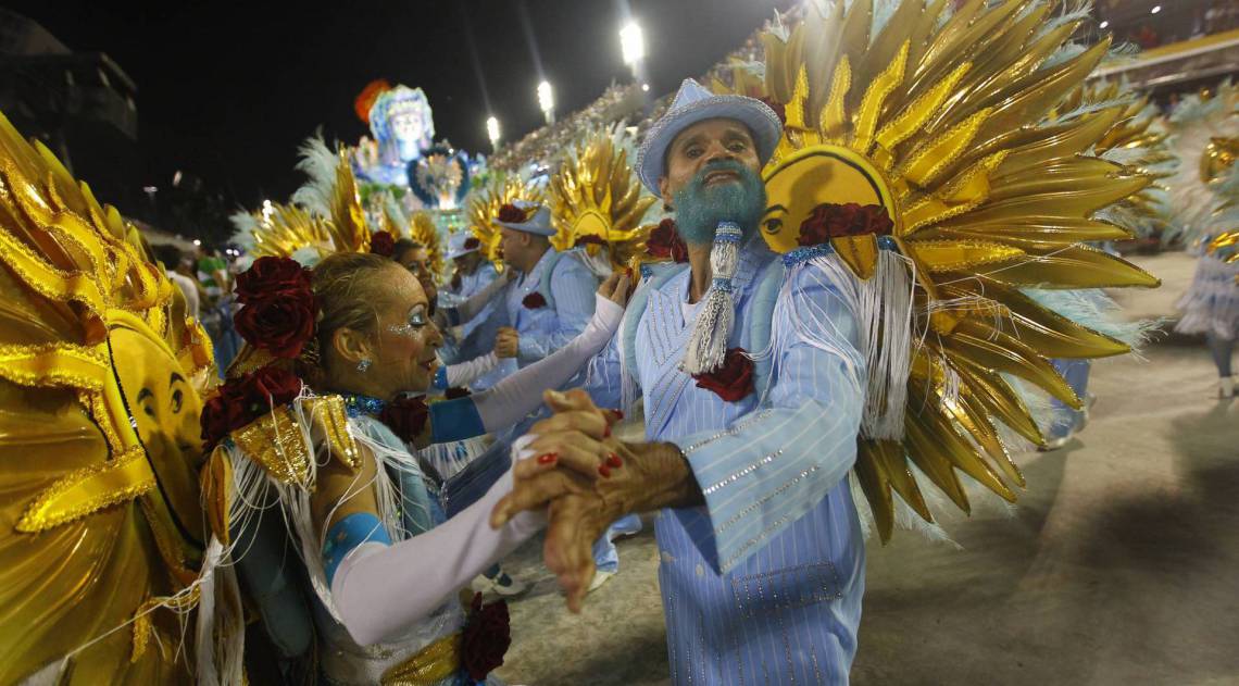Beija-Flor fechou o &uacute;ltimo dia de desfiles do Grupo Especial