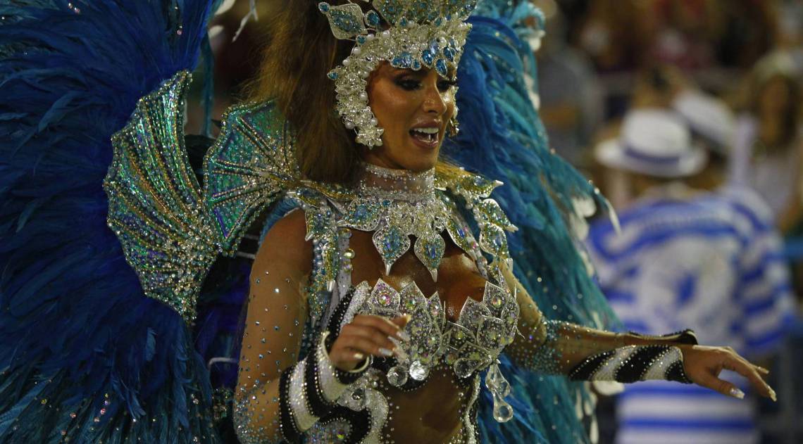 Desfile da Escola de Samba do Grupo Especial, G.R.E.S Beija Flor de Nil&oacute;polis, no Samb&oacute;dromo da Marqu&ecirc;s de Sapuca&iacute;, no centro da cidade do Rio de Janeiro nesta ter&ccedil;a-feira (25).
