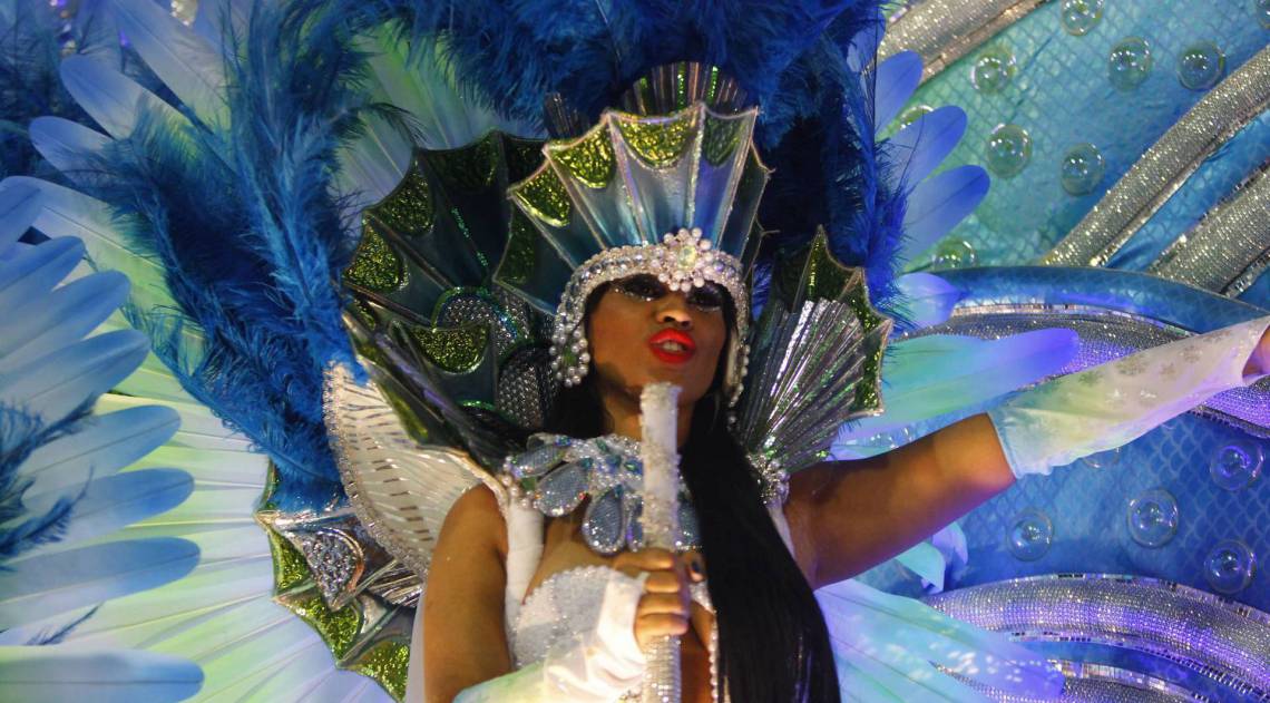 Beija-Flor fechou o &uacute;ltimo dia de desfiles do Grupo Especial