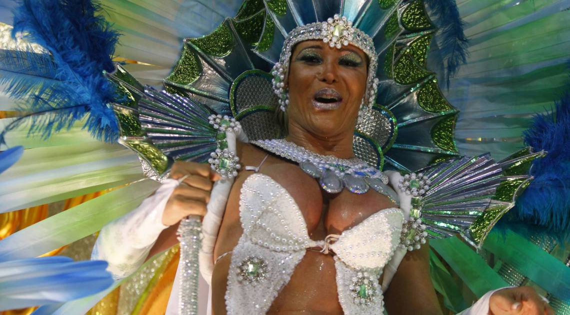 Beija-Flor fechou o &uacute;ltimo dia de desfiles do Grupo Especial