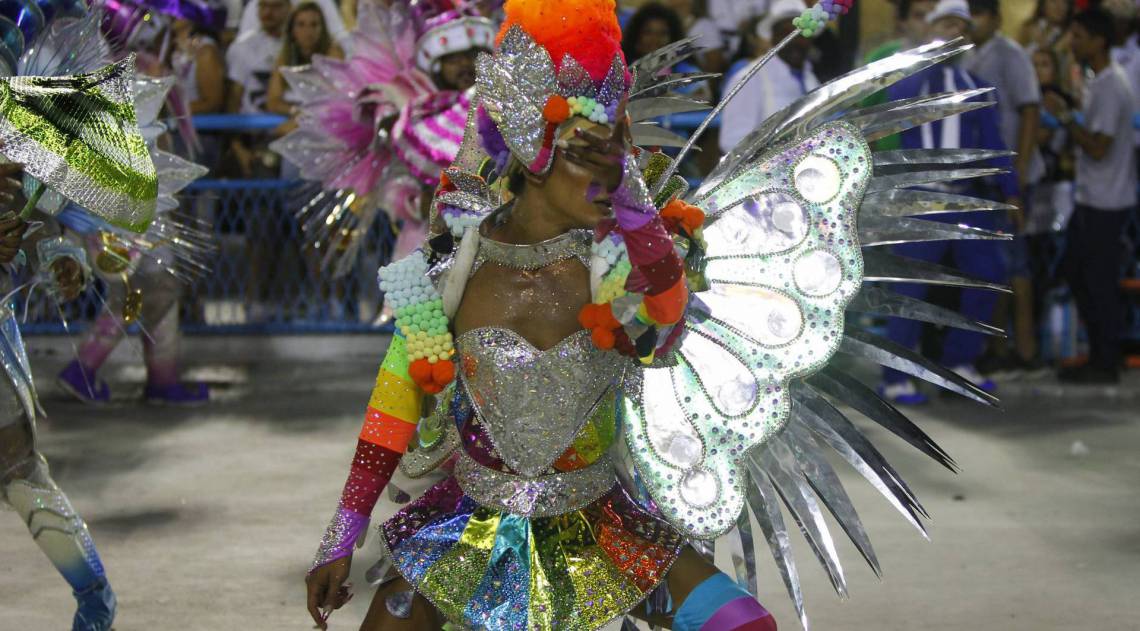 Desfile da Escola de Samba do Grupo Especial, G.R.E.S Beija Flor de Nil&oacute;polis, no Samb&oacute;dromo da Marqu&ecirc;s de Sapuca&iacute;, no centro da cidade do Rio de Janeiro nesta ter&ccedil;a-feira (25).