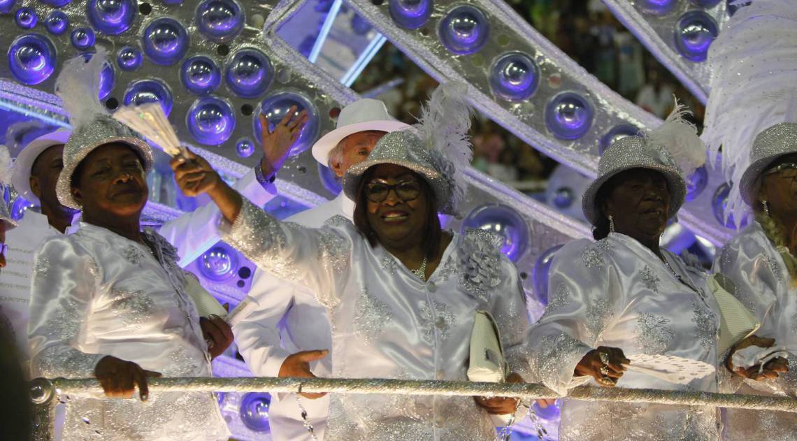 Desfile da Escola de Samba do Grupo Especial, G.R.E.S Beija Flor de Nil&oacute;polis, no Samb&oacute;dromo da Marqu&ecirc;s de Sapuca&iacute;, no centro da cidade do Rio de Janeiro nesta ter&ccedil;a-feira (25).