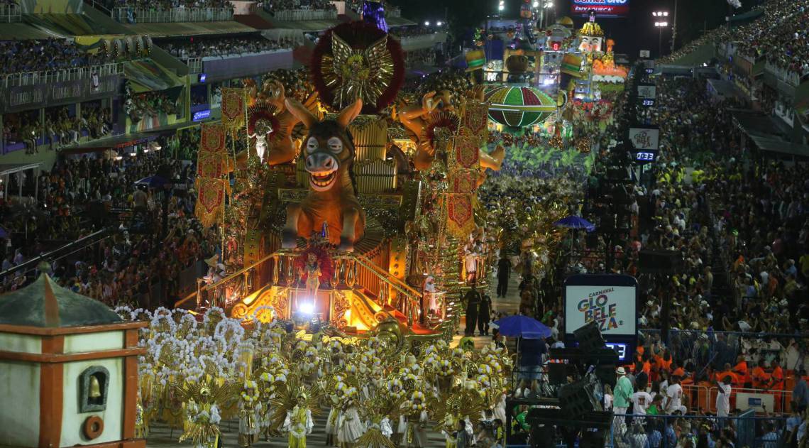 S&atilde;o Clemente abriu o dia de desfiles