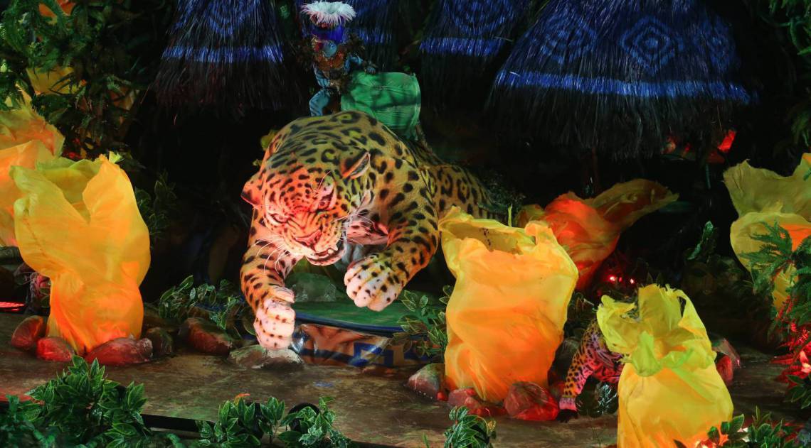 Desfile da Escola de Samba Vila Isabel, válido pelo Grupo Especial do Carnaval 2020, realizado na Marquês de Sapucaí, no Centro do Rio de Janeiro, nesta segunda-feira (24). Foto: Cleber Mendes/Agencia O Dia
