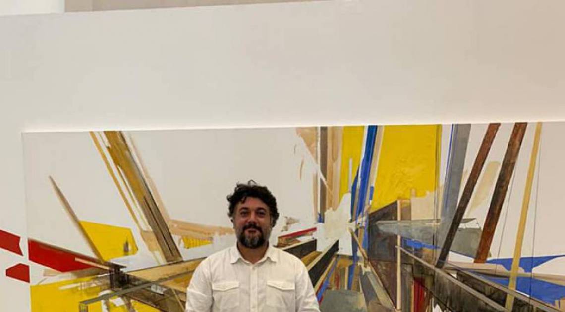 O artista plástico também usou lâmpadas de LED e adesivos de vinil que reforçam o efeito das telas e aguçam a imaginação do público - Irma Lasmar