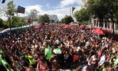 Metade dos ambulantes aptos a receber auxílio ainda não se cadastraram
