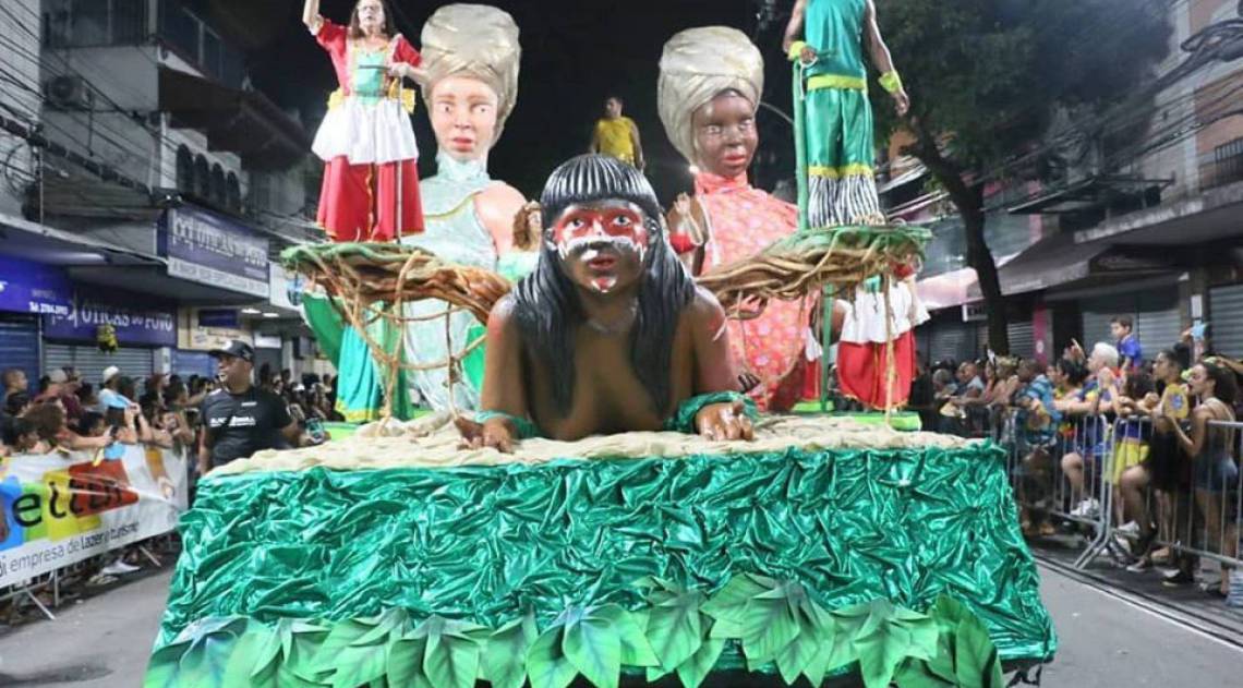Trinta e uma escolas de samba niteroienses desfilaram nos quatro dias de folia - Berg Silva