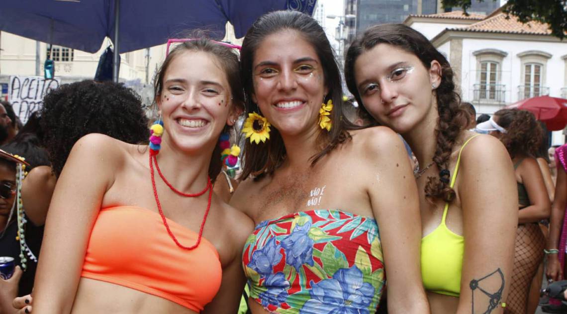 Folionas no bloco Filhotes Famintos