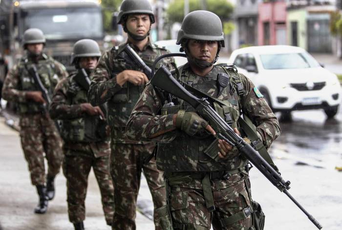 Exército nas ruas de Fortaleza, no Ceará