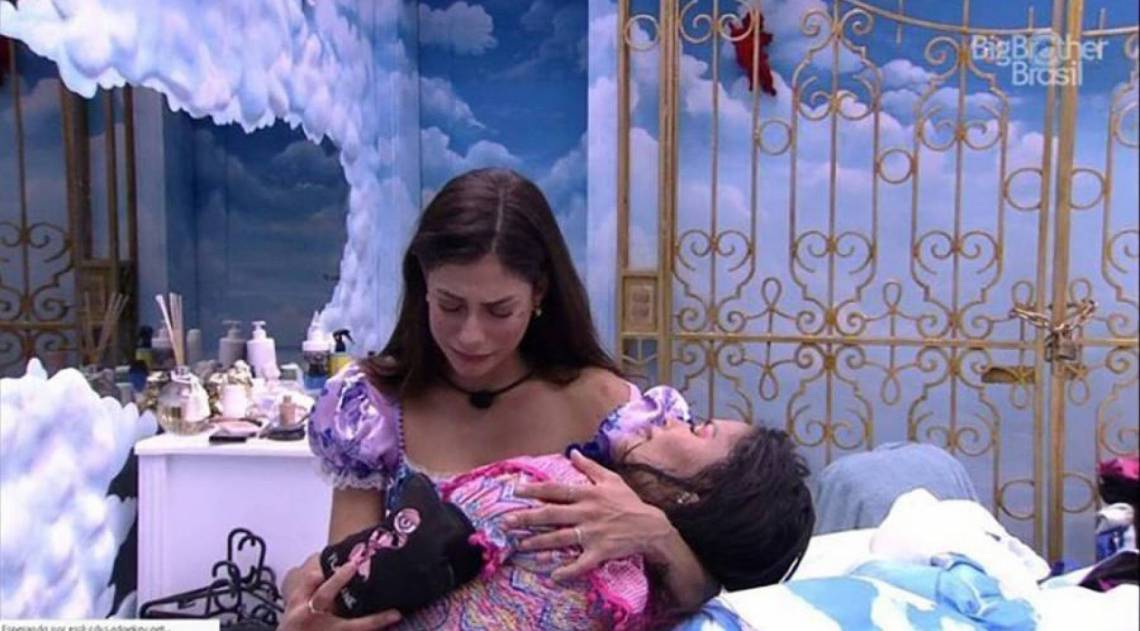 Mari e Flay choram no quarto e internautas ironizam: 'velório' - Reprodução / TV Globo