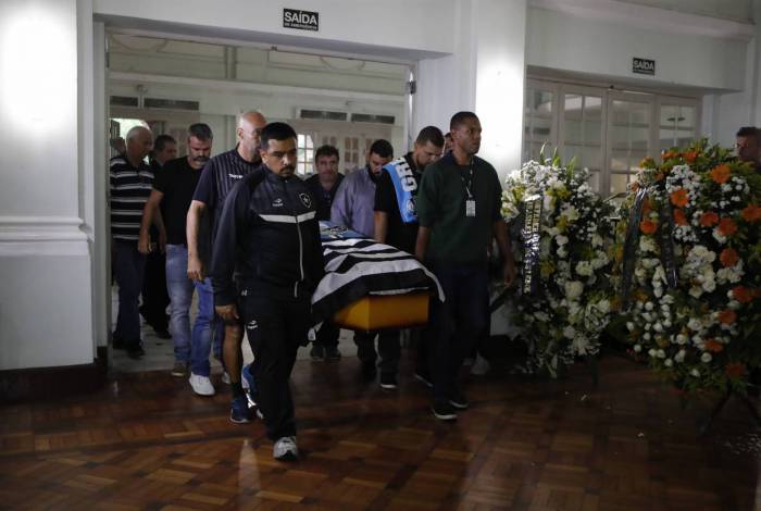 Valdir Espinosa foi velado ontem à tarde no Salão Nobre de General Severiano. Treinadores e ex-jogadores compareceram ao velório