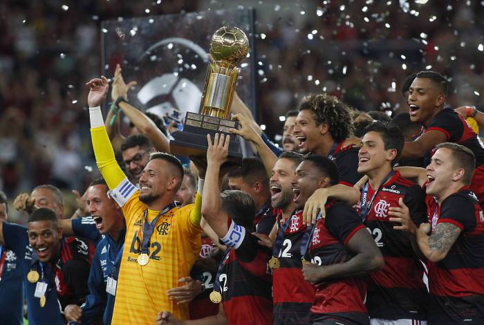 Flamengo levanta mais uma taça