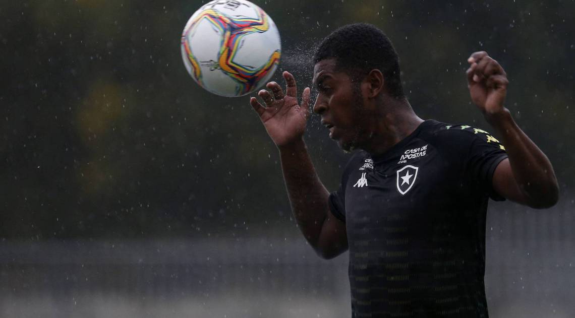 O meia equatoriano Loco Cortez deve fazer hoje a estreia com a camisa alvinegra - Vitor Silva / BOTAFOGO