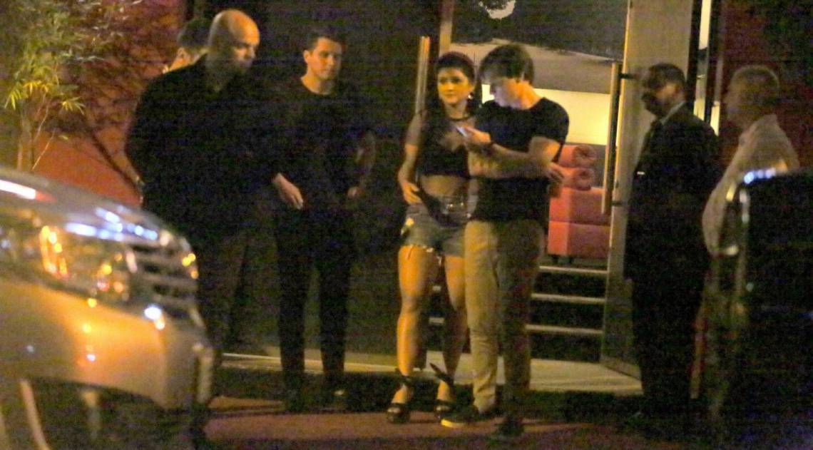 Mileide Mihaile e o novo namorado Neto Santos v&atilde;o juntos a restaurante na Zona Sul carioca - AgNews / AgNews