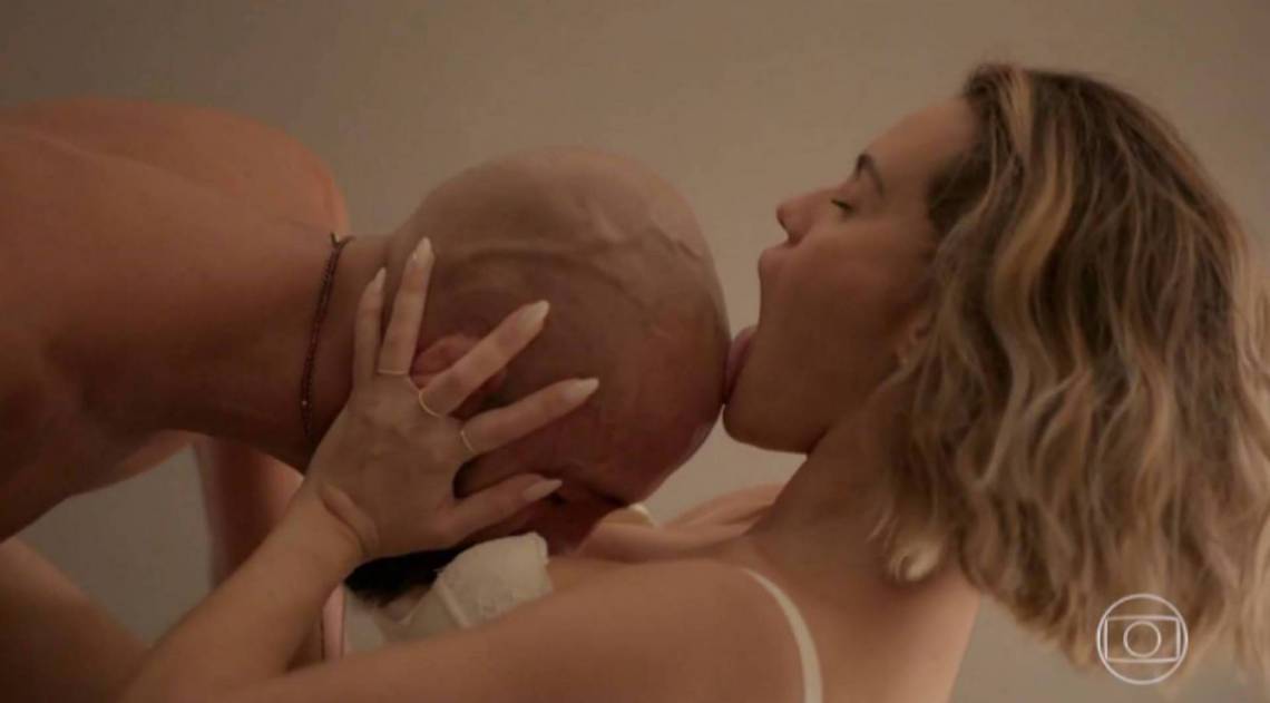 Álvaro (Irandhir Santos) e Estela (Letícia Lima) em 'Amor de Mãe'