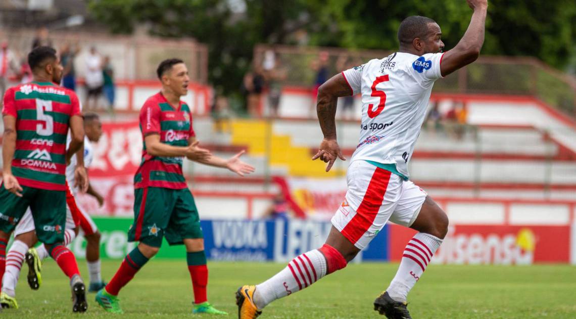 Felipe Dias comemora o gol da vitória do Bangu sobre a Portuguesa - João Carlos Gomes/Bangu