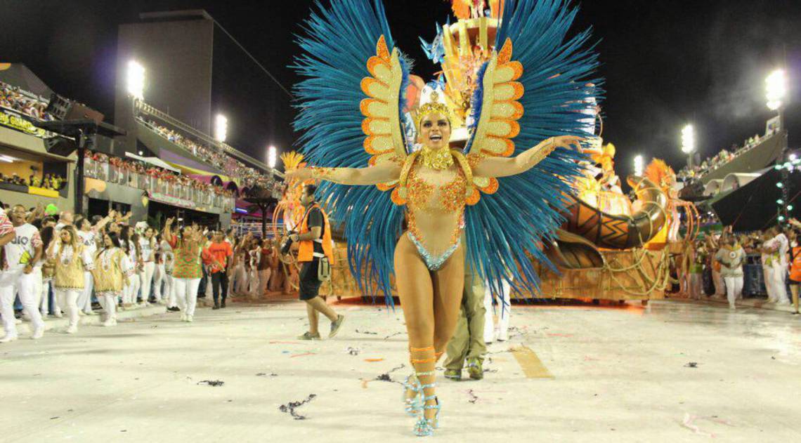 Thainá Oliveira musa da Grande Rio se emociona com vice-campeonato - Reprodução