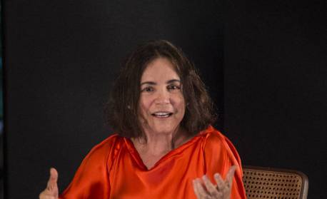 Longe das telinhas, Regina Duarte não descarta possibilidade de atuar em uma novela da Record