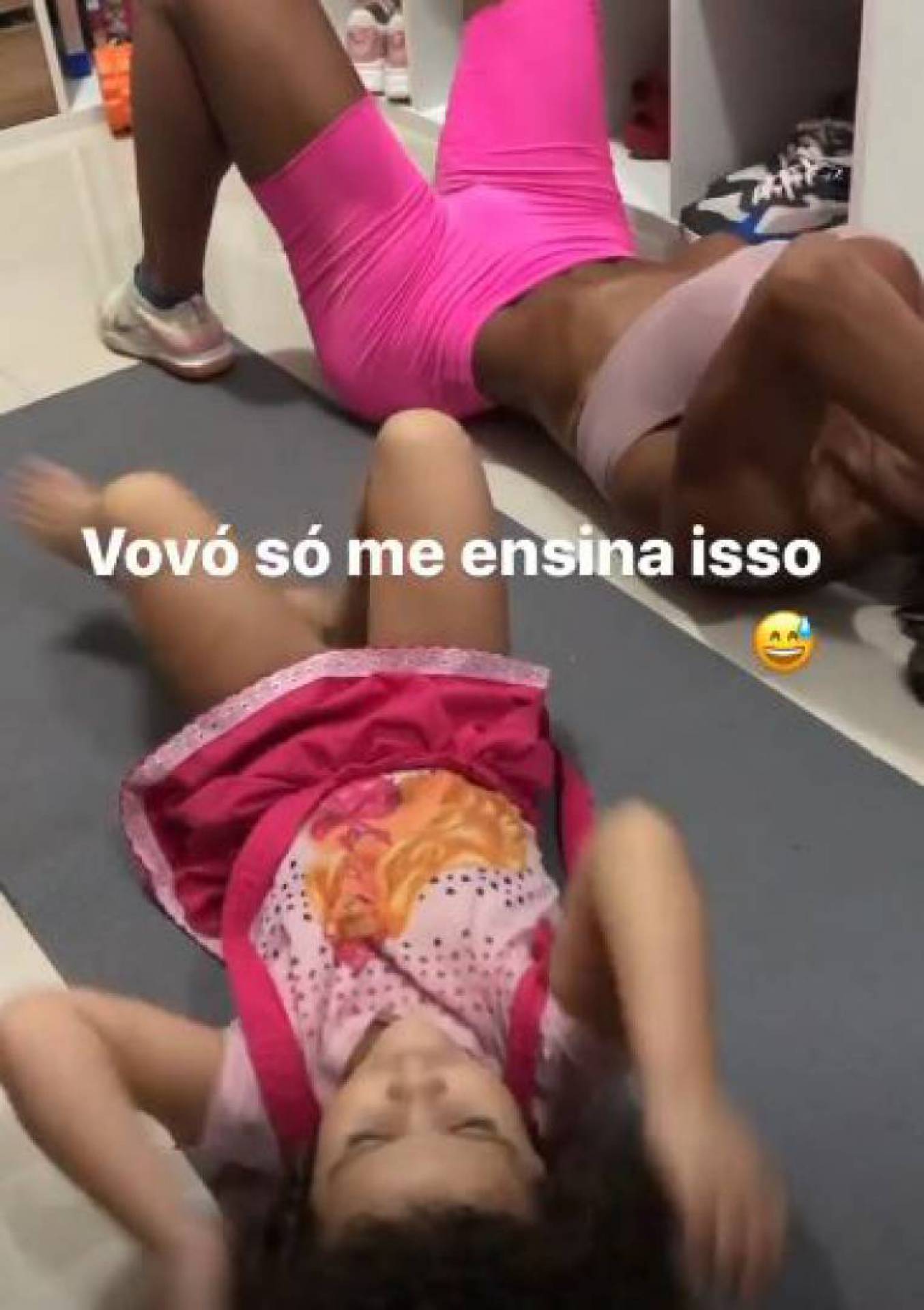 Gracyanne Barbosa e a neta 