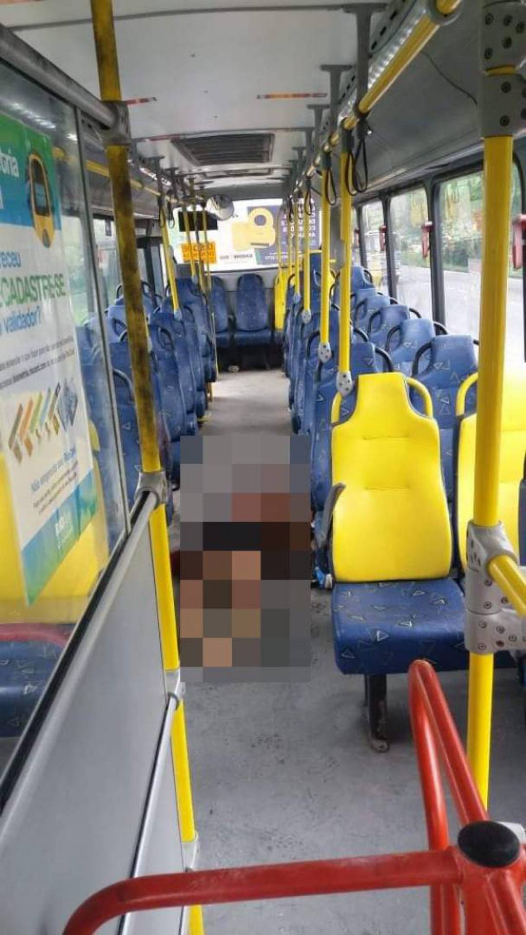 Homem foi morto no ônibus que faz a linha Central - Recreio - WhatsApp O Dia (98762-8248) / Divulgação