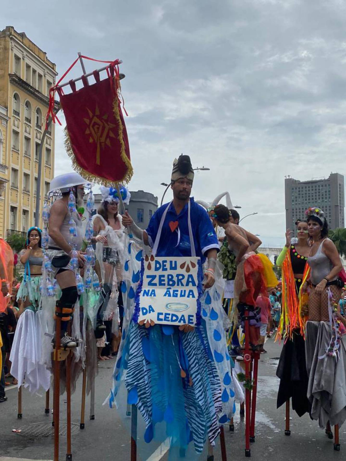 Bloco Quizomba desfilou na Lapa neste s&aacute;bado - Reprodução