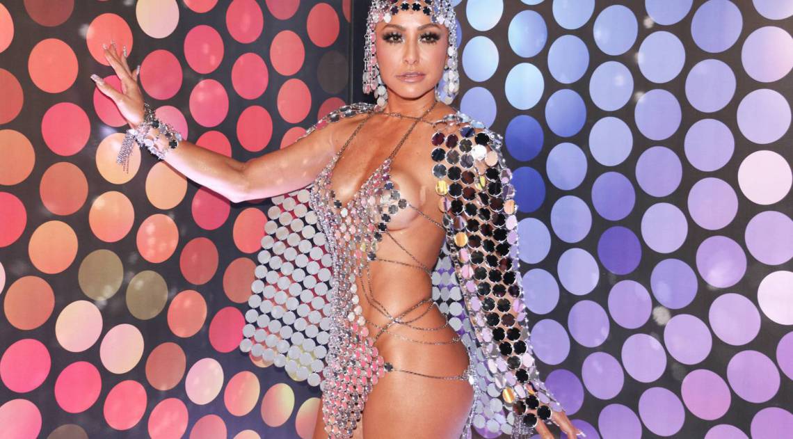 O look de Sabrina Sato para o desfile das Campeãs - Agnews