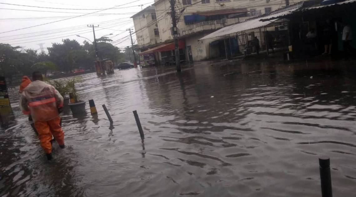 Tá garoando lá fora 🌧️ #tagaroandolafora #chuva #mate #mateamargo #ga