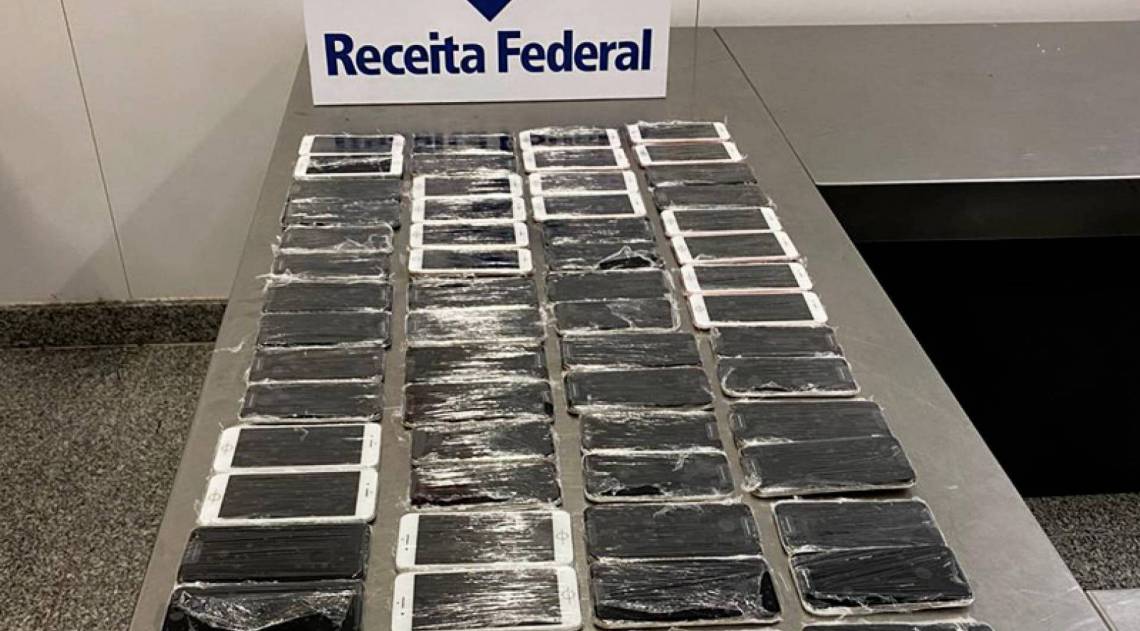 Foram apreendidos 70 Iphones com um passageiro no Aeroporto do GaleÃ£o - Receita Federal / DivulgaÃ§Ã£o