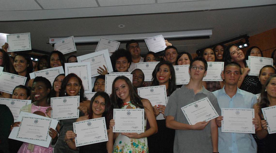 Ibeu oferece bolsas gratuitas para alunos da rede pública por dois anos. Na foto, formandos da última edição do programa - Divulgação 