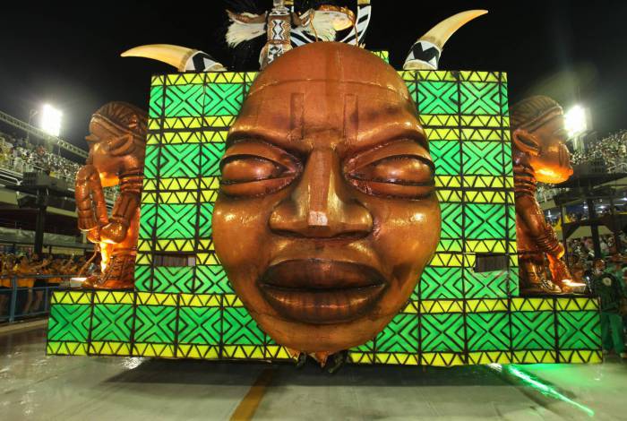 02/03/2020 - AGENCIA DE NOTICIA - PARCEIROS - Carnaval 2020 - Desfile da Escola de Samba do Grupo de Acesso, G.R.E.S. Acadêmicos do Cubango, no Sambódromo da Marquês de Sapucaí, no centro da cidade do Rio de Janeiro nesta Sexta-Feira (21). - Estefan Radovicz