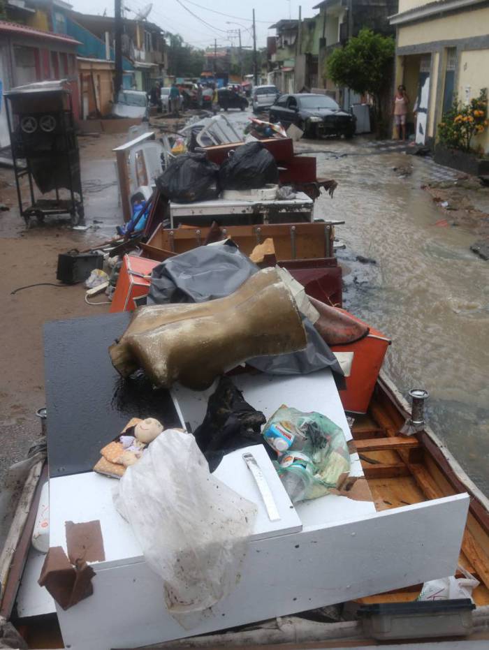 Fam&iacute;lias ainda calculam os preju&iacute;zos causados pelas chuvas