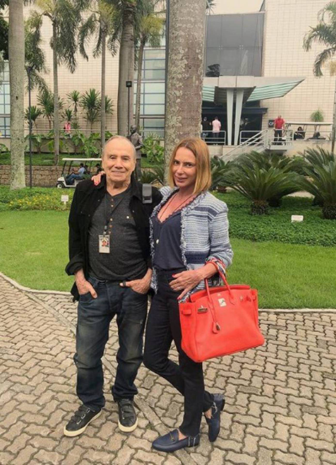 Mulher de Stênio Garcia revela que ator é perseguido na Globo por Silvio de  Abreu Jornal MEIA HORA - Celebridades e TV