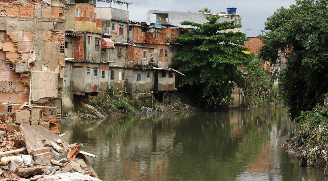 Casas irregulares no Bairro Jardim Am&eacute;rica. 
