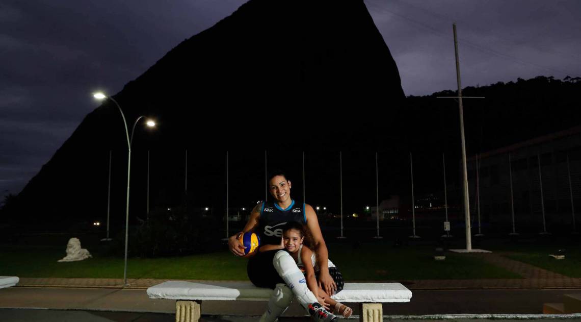 Tandara se divide entre a carreira de atleta e os cuidados com a filha, Maria Clara, de quatro anos - Gilvan de Souza / Agencia O Dia