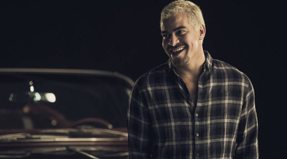 Thiago Martins faz show no Samba da Feira