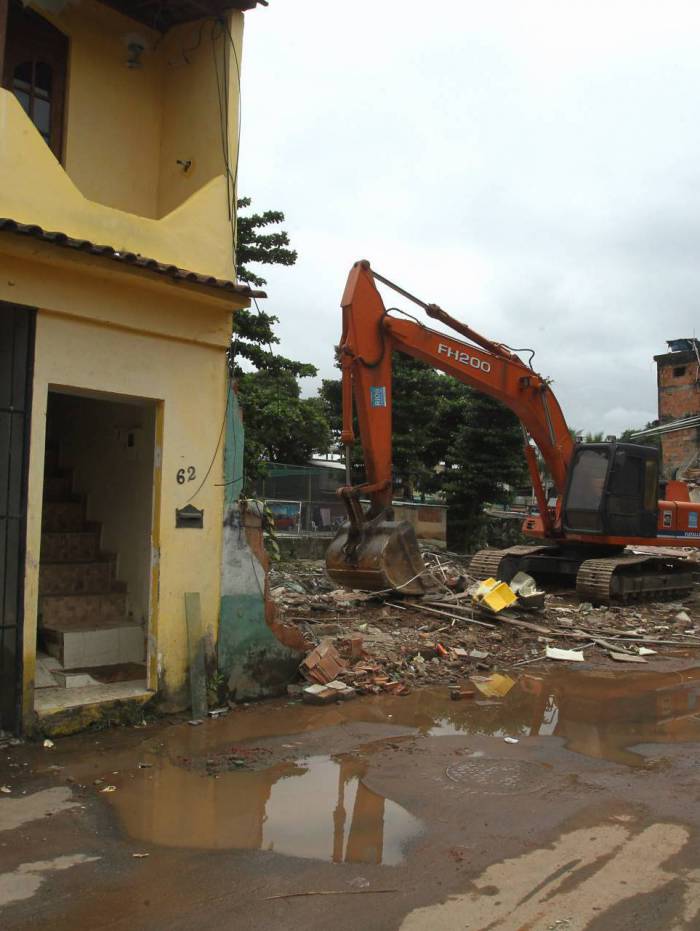 Poder p&uacute;blico decide demolir casas em &aacute;rea atingida por desabamentos no bairro Jardim Am&eacute;rica 