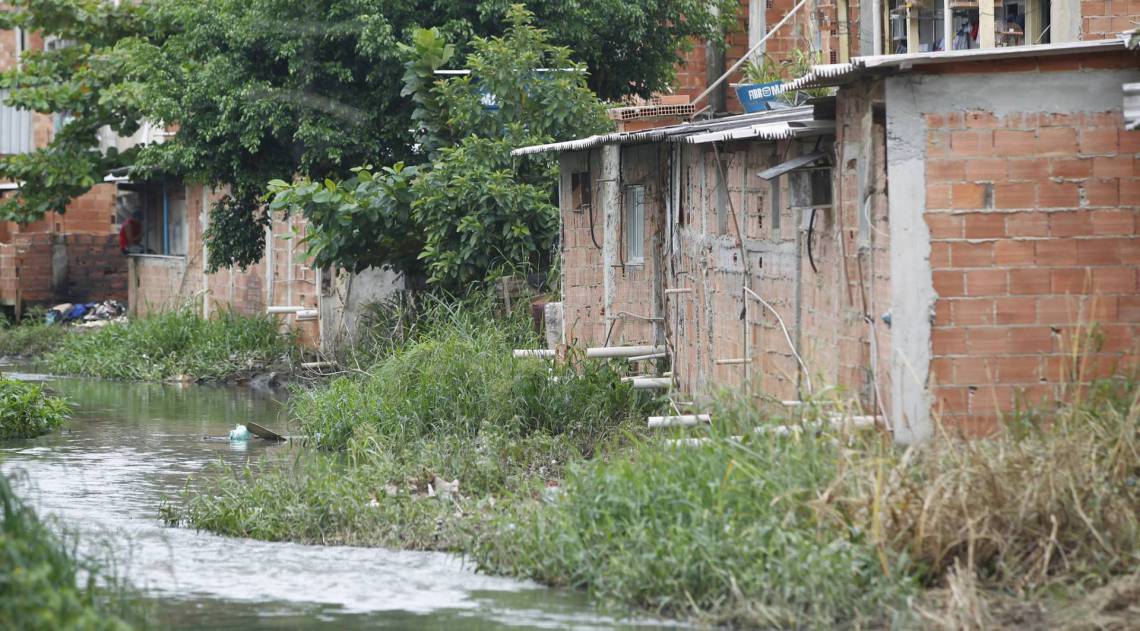 Casas irregulares em Rio das Pedras