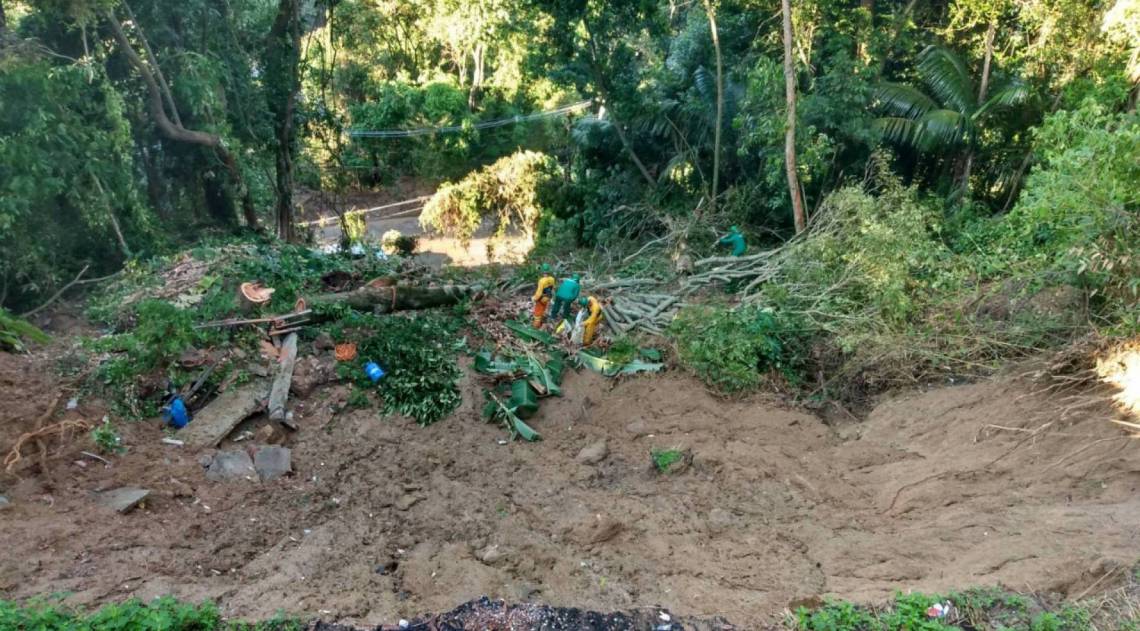 Barreira na Estrada das Furnas caiu na chuva do ano passado e nada at&eacute; agora foi feito

 - Divulga&ccedil;&atilde;o