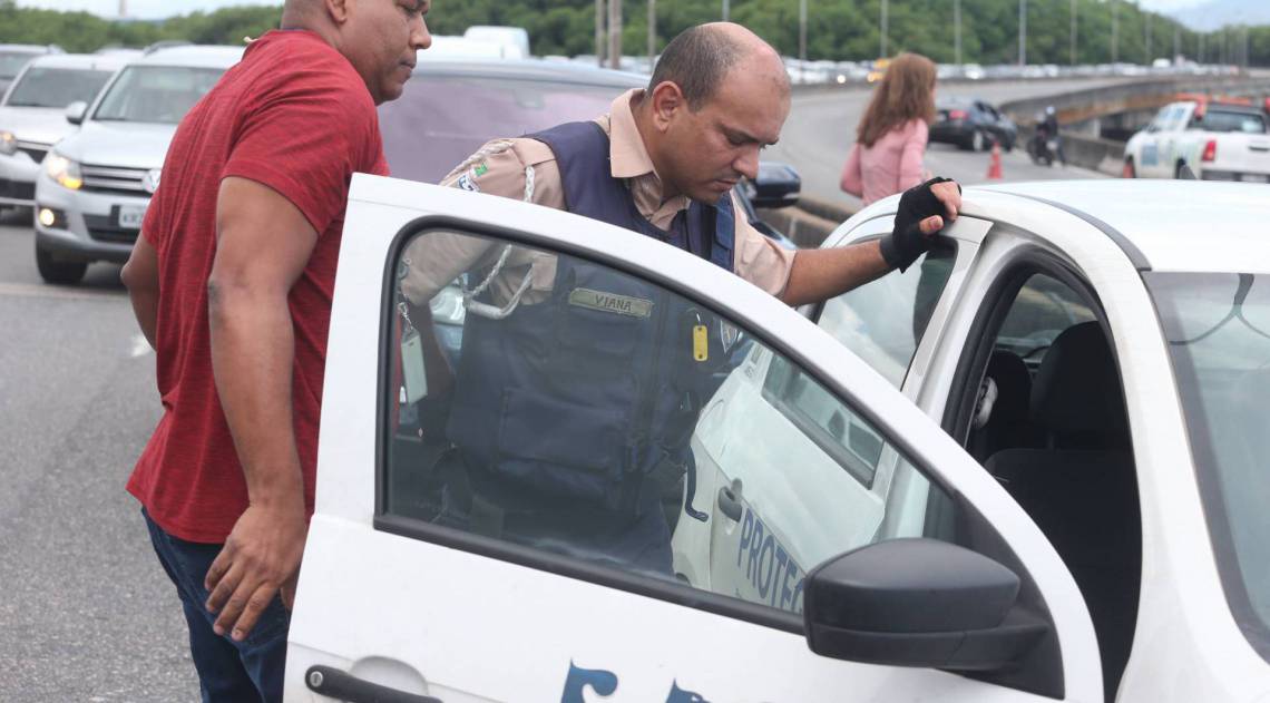 Tentativa de roubo de carga na Linha Vermelha