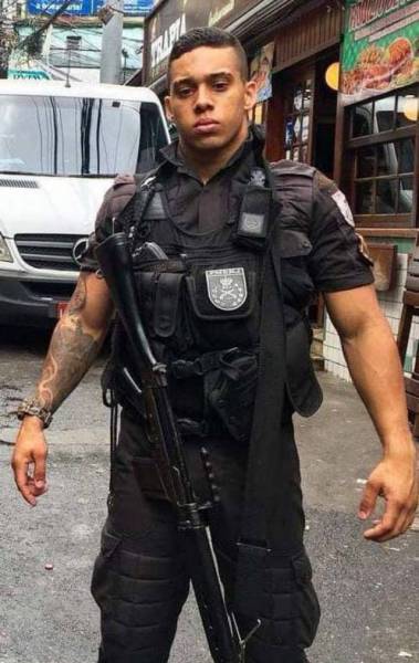 O PM &eacute; conhecido pelas pol&ecirc;micas que coleciona na Internet - Reprodução / Internet