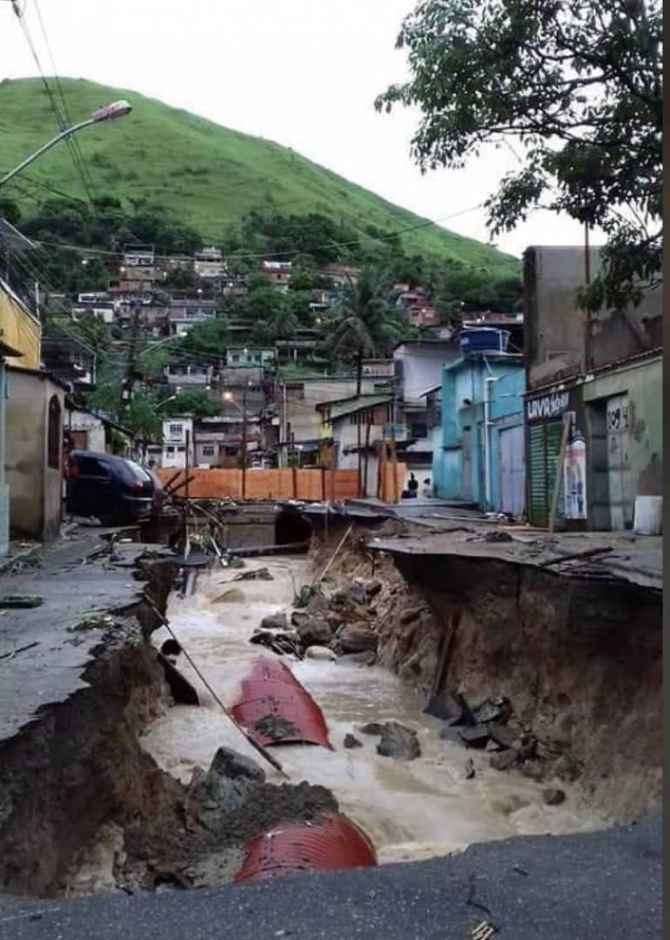 É tanto lugar debaixo d’água que fica difícil escolher onde ajudar