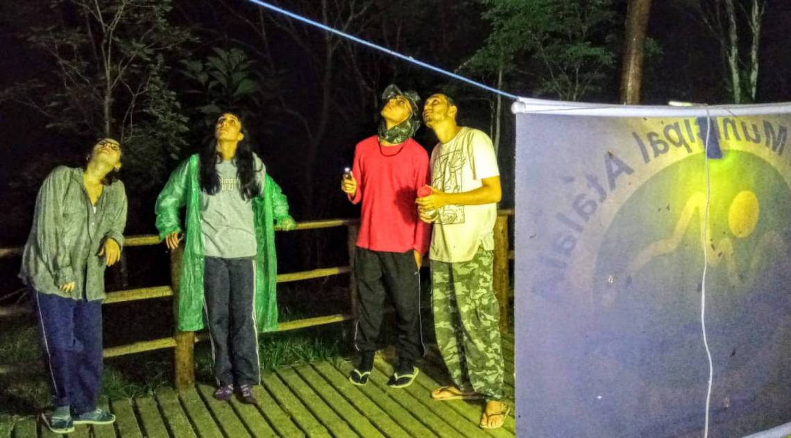 Estudantes de Biologia do Instituto de Biodiversidade e Sustentabilidade (Nupem), da UFRJ, realizam pesquisa no Parque Atalaia  - Divulgação 