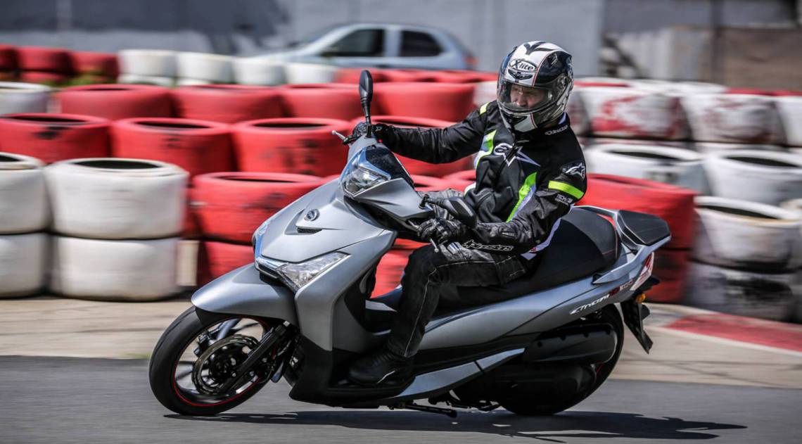 Carenagens da HD 300 tiveram sua fixação reposicionadas no chassi para abrir espaço no baú - Divulgação