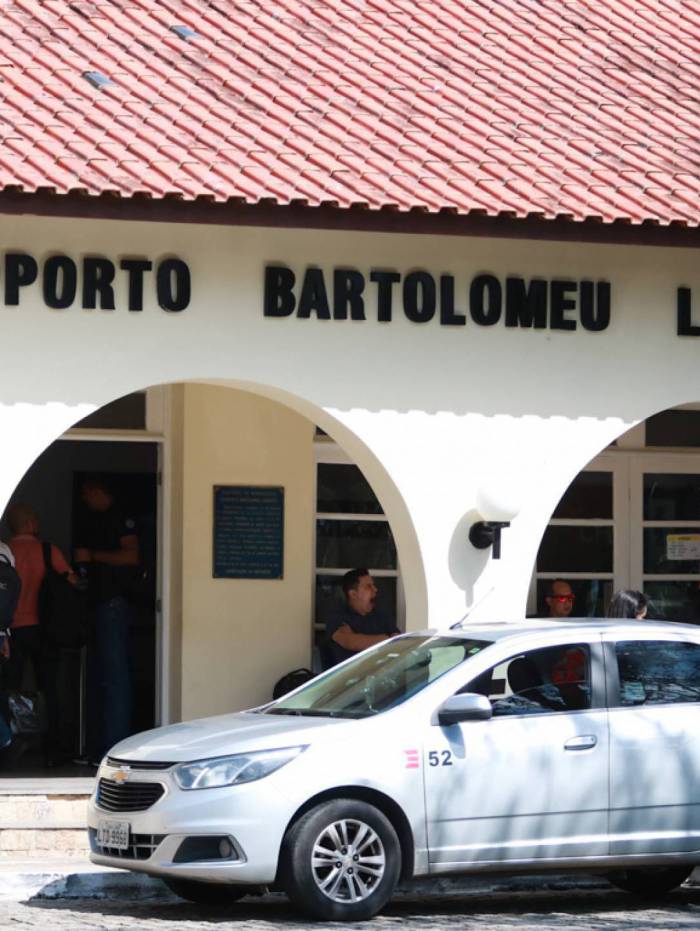 O aeroporto Bartolomeu Lisandro, em Campos, de onde partem diversos voos de helic&oacute;ptero para as plataformas mar&iacute;timas