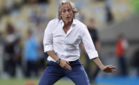 Clube europeu toma decisão após ver Jorge Jesus cavar volta ao Flamengo