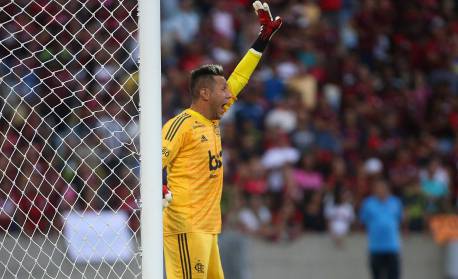 De reunião em hotel à comemoração em restaurante: os bastidores do 'fico' de Diego Alves