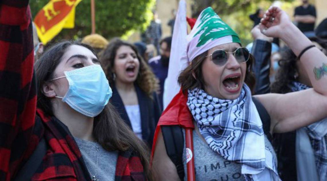 Mulheres libanesas protestam pelo dia 8 de março, em Beirute (Photo by ANWAR AMRO / AFP)