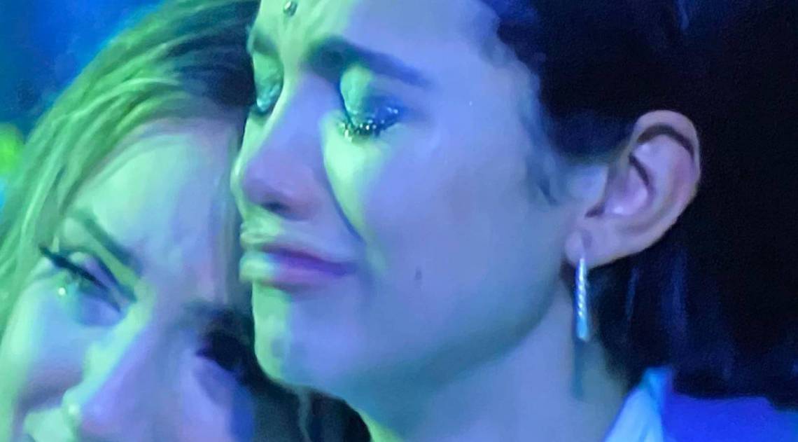 Manu chora e é consolada por Gabi - Reprodução de  internet