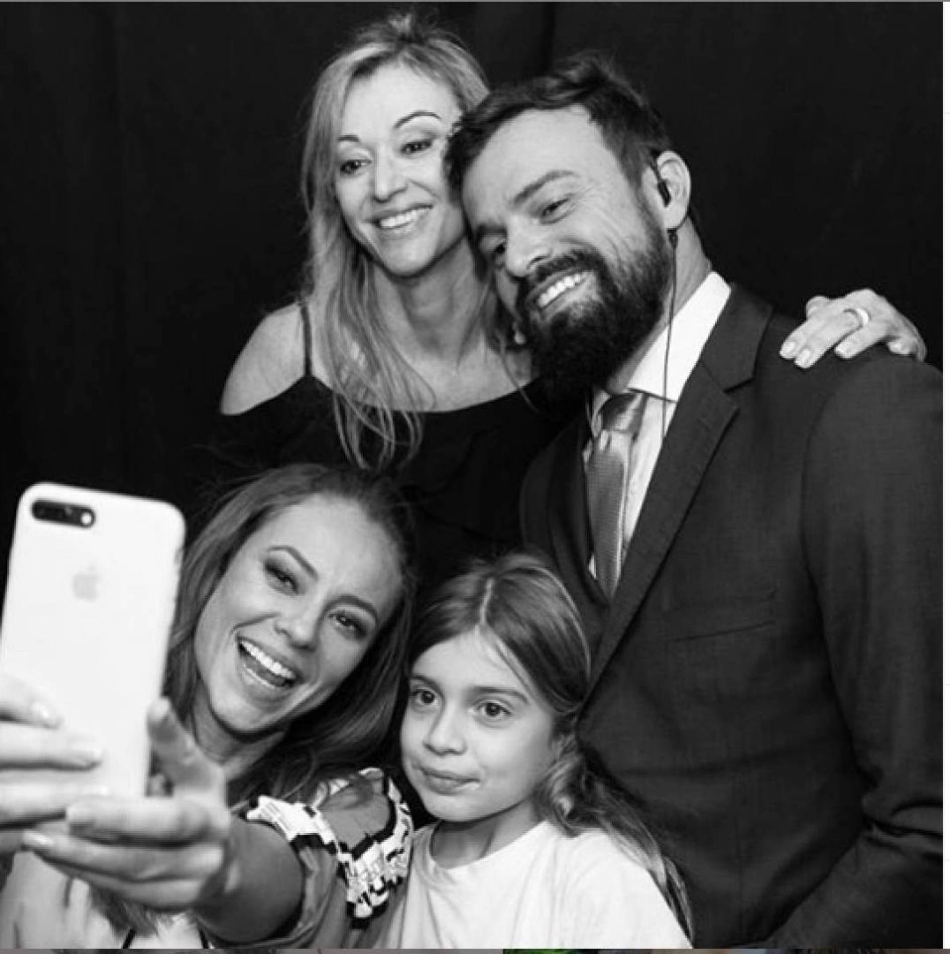 Douglas, Paolla e família - Reprodução/Instagram