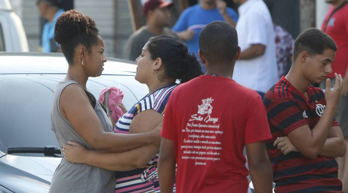 Rio de Janeiro - RJ - 09/03/2020 - Policia - Menina de 9 anos desaparece quando brincava em praça de Duque de Caxias. Maria Eduarda da Silva Azevedo estava em um pula-pula quando teria sido levada por um homem de aproximadamente 50 anos. Foto Reginaldo Pimenta / Agencia O Dia